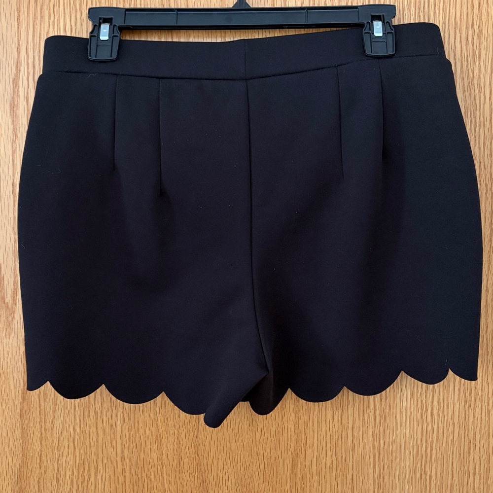 Express Black Scalloped Women's Shorts - Picture 4 of 5